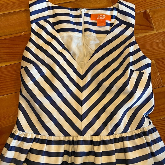 Stripy v neck dress - Picture 2 of 4